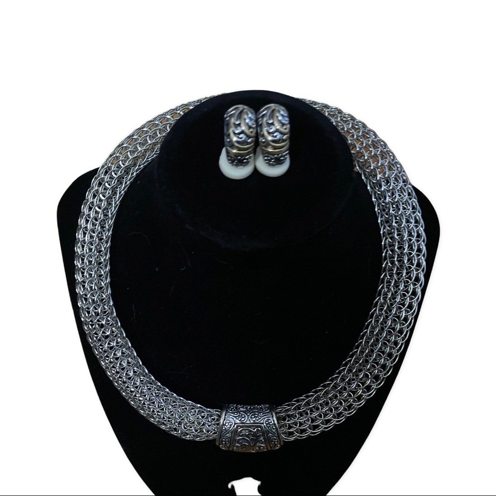 Women’s necklace & earrings set